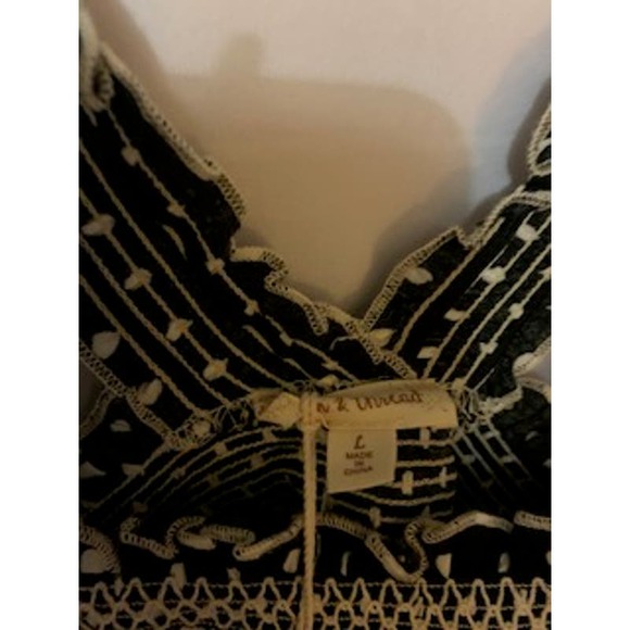 Hem & Thread Smocked Cropped Black/White Elastic Tank Large New with Tag - Picture 4 of 5